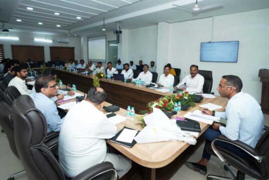 निर्माणाधीन सड़कों पर वैकल्पिक व्यवस्था बनाकर काम करने के दिए निर्देश ताकि बरसात में लोगों को न हो परेशानी