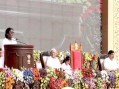 शरीर, मन और आत्मा को संतुलित करता है योग