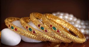 सोने की कीमत में नरमी, लेकिन 22 कैरेट गोल्ड अब भी रिकॉर्ड स्तर के करीब
