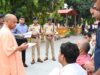 लगातार दूसरे दिन जनता दर्शन में 150 लोगों की समस्याएं सुनीं सीएम योगी आदित्यनाथ ने