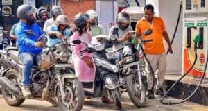 पेट्रोल-डीजल की कीमत सिर्फ ₹32 प्रति लीटर! कम खर्च में 60 KM तक का माइलेज बना चर्चा का विषय