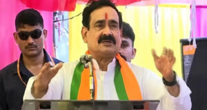 दतिया उपचुनाव में भावुक हुए नरोत्तम मिश्रा, मंच से छलके आंसू, बोले- आशुतोष की जीत के लिए पूरी ताकत लगाऊंगा