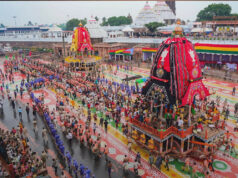 Jagannath Rath Yatra 2026: बारिश के बीच निकली भव्य रथयात्रा, पुरी में तीनों दिव्य रथों के दर्शन के लिए उमड़े लाखों श्रद्धालु