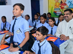 रायपुर में शाला प्रवेशोत्सव की अनोखी तस्वीर, शिक्षा मंत्री गजेन्द्र यादव ने बच्चों के साथ पढ़ाया पहाड़ा
