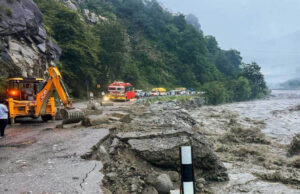 हिमाचल-उत्तराखंड में बारिश का कहर: जिस्पा में बादल फटा, धराली-हर्षिल में रातभर दहशत
