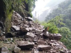 बारिश बनी बाधा! केदारनाथ मार्ग पर मलबा और बोल्डर गिरने से यात्रा रोकी गई, प्रशासन अलर्ट