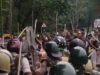 Surajpur Violence: भूमि अधिग्रहण को लेकर भड़का विवाद, DSP समेत 24 से अधिक पुलिसकर्मी घायल, इलाके में तनाव