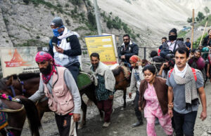 Amarnath Yatra: सेना की निगरानी में 4,812 श्रद्धालुओं का तीसरा जत्था जम्मू से रवाना, सुरक्षा के पुख्ता इंतजाम