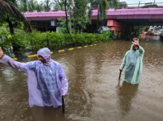 मुंबई Rain Alert: मूसलाधार बारिश से मायानगरी बेहाल, घुटनों तक पानी, रेलवे ट्रैक लबालब, स्कूल-कॉलेज बंद