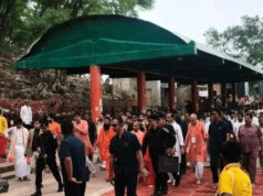 चित्रकूट में आध्यात्मिक रंग में दिखे CM योगी, कामदगिरि परिक्रमा और हनुमान मंदिर दर्शन के दौरान हुआ भव्य स्वागत