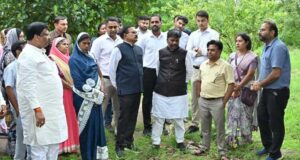 गायत्री-इंदिरा स्व-सहायता समूह को मंत्री कश्यप ने सौंपी 65 हजार रुपये की प्रोत्साहन राशि
