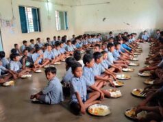 कहीं खीर-पूड़ी, कहीं पनीर की सब्जी, तो कहीं हरी सब्जियों के साथ परोसा गया विशेष भोजन