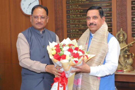 5 लाख मीट्रिक टन चावल के शीघ्र उठाव की पहल, मुख्यमंत्री विष्णुदेव साय ने केंद्रीय मंत्री से पर्याप्त रेलवे रैक उपलब्ध कराने का किया आग्रह