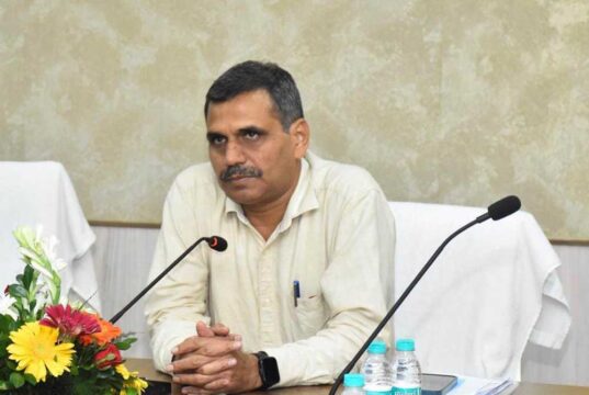 श्रमिक हितों और सामाजिक सुरक्षा पर जोर