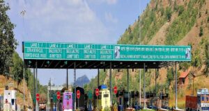 आम जनता को भारी राहत: हाई कोर्ट के कड़े रुख के बाद एनएचएआई को घटाने पड़े टोल रेट