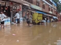 चित्रकूट में बाढ़ का खतरा बढ़ा, मंदाकिनी ने लिया रौद्र रूप; रामघाट की दुकानें खाली, SDRF ने संभाला मोर्चा