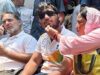 पेलेट गन विवाद गरमाया, राहुल गांधी पुलिस DCP ऑफिस के बाहर धरने पर बैठे