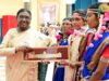 बस्तर पंडुम’ विजेताओं और मांझी-चालकी प्रतिनिधिमंडल ने राष्ट्रपति से की मुलाकात