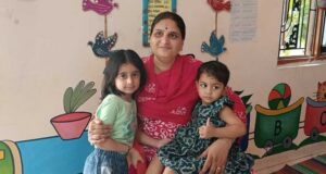 ममता, समर्पण और संकल्प की मिसाल बनीं आंगनवाड़ी कार्यकर्ता शर्मिला ठाकुर