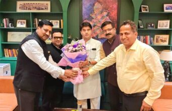 केंद्रीय संचार मंत्री ज्योतिरादित्य सिंधिया से चेम्बर पदाधिकारियों ने की सौजन्य भेंट, विभिन्न महत्वपूर्ण विषयों पर किया आग्रह