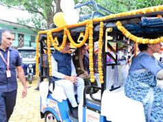 बहनों ने मुख्यमंत्री की कलाई पर बांधी राखी, मुख्यमंत्री ने साड़ी और मिठाई भेंट कर दी रक्षाबंधन की शुभकामनाएं