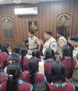 pOLICE_01-13.jpg