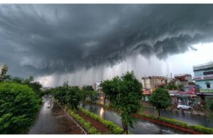 मॉनसून का रौद्र रूप: 17 अगस्त को कई राज्यों में भारी बारिश, आंधी और वज्रपात का अलर्ट
