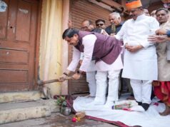 सिंहस्थ की राह आसान करने आगे आए CM यादव, पैतृक मकान पर खुद चलाई गेती