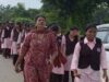 बिजली नहीं, क्लासेस की भी दिक्कत! छात्राओं ने कलेक्ट्रेट तक पैदल मार्च कर उठाई आवाज