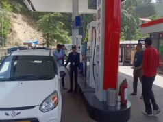 पेट्रोल पंप पर बड़ा विवाद, 42 लीटर क्षमता वाले टैंक में 48 लीटर ईंधन भरने का दावा