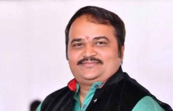 दिल्ली में INDIA गठबंधन के प्रदर्शन के बीच शिवसेना (UBT) को झटका, राष्ट्रीय प्रवक्ता आनंद दुबे ने पार्टी से दिया इस्तीफा