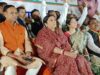छत्तीसगढ़ में स्मृति ईरानी का भव्य स्वागत, पोस्टर-बैनर नहीं सिर्फ भाजपा के झंडे आए नजर