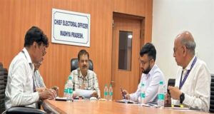 नए मतदाताओं के शिविरों के माध्यम से अधिक से अधिक फॉर्म प्राप्त करें : मुख्य निर्वाचन पदाधिकारी श्री झा
