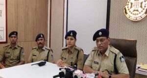 ग्राम कलमोड़ा के दुर्गम एवं पहाड़ी क्षेत्र में कपास की फसल के बीच हो रही थी अवैध खेती