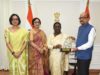 राष्ट्रपति द्रौपदी मुर्मु को लोक भवन में राज्यपाल ने सम्मान स्वरूप भेंट की पहाड़ी मैना की प्रतिकृति